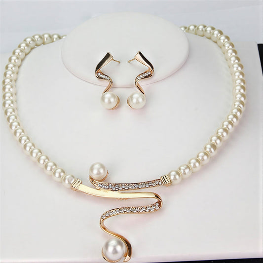 Naturova Pearl Necklace Set